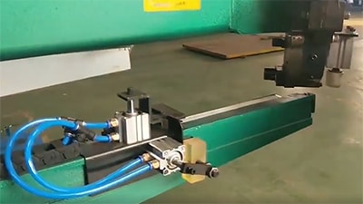 Cosedora de brazo para cartón